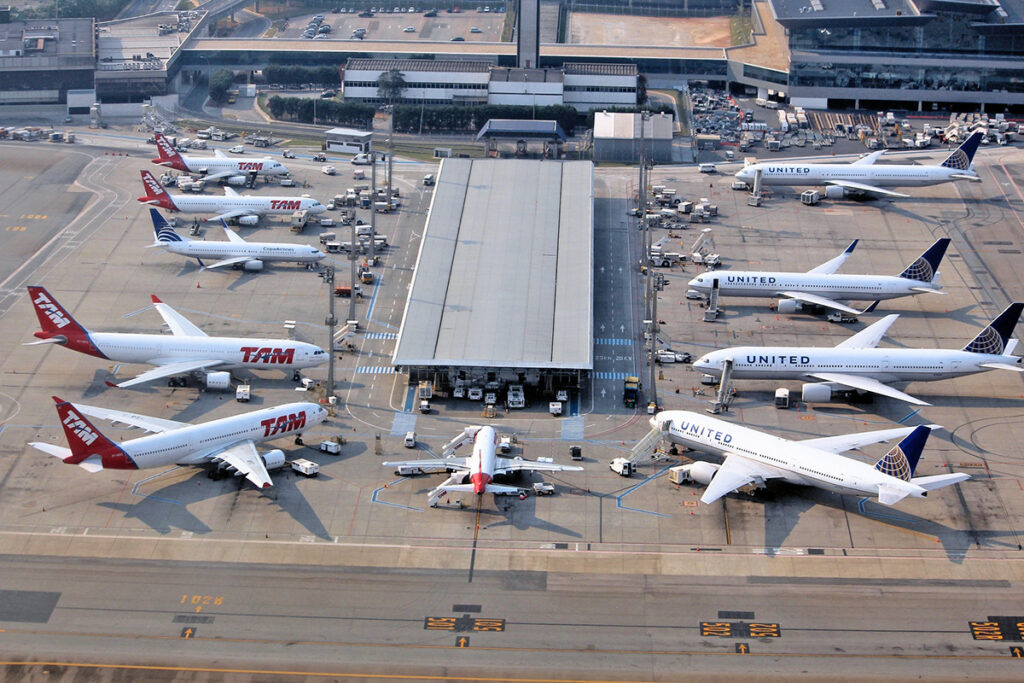 Vista aérea do pátio de aeronaves do Aeroporto Internacional de Guarulhos